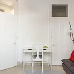 Guestready - Charming Flat Near Graca Fence リスボン