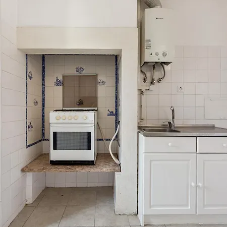 Apartment Joivy Charming Flat Near Cerca Da Graca Lisbon