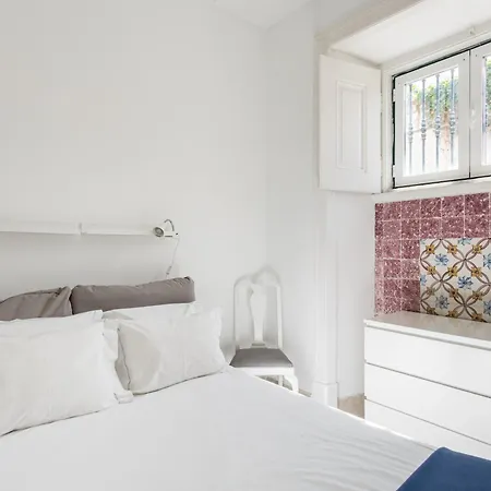 Apartment Joivy Charming Flat Near Cerca Da Graca Lisbon