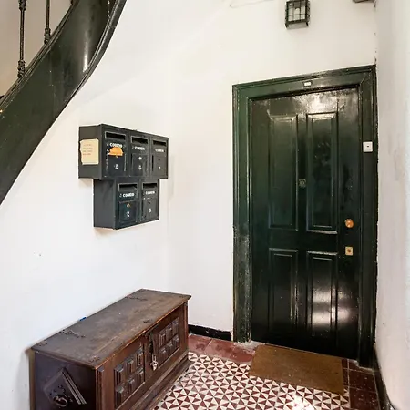 Apartment Joivy Charming Flat Near Cerca Da Graca Lisbon